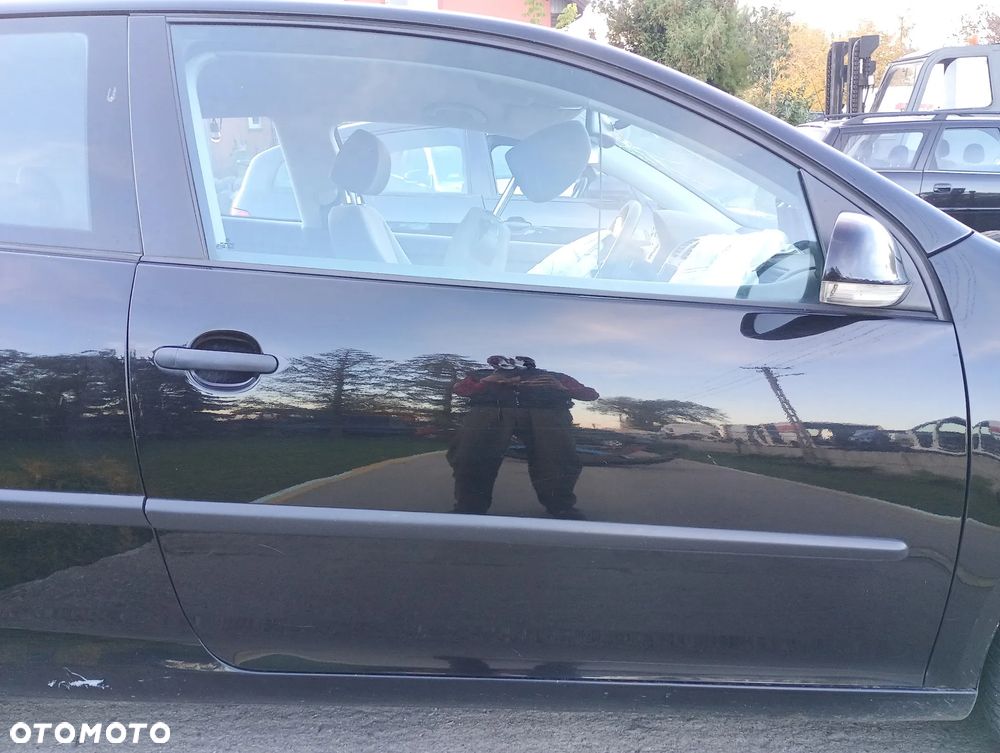VW GOLF V 3d drzwi prawe