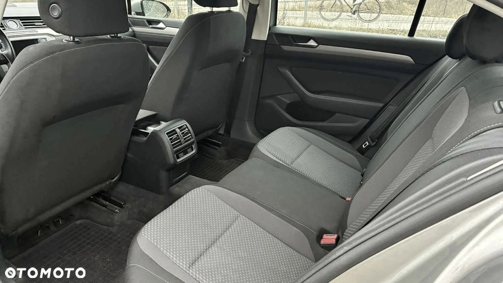 Volkswagen Passat 1.4 TSI BMT Trendline - 11
