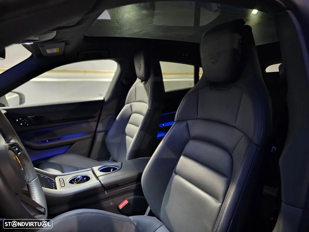 Porsche Taycan Cross Turismo 4 - 14