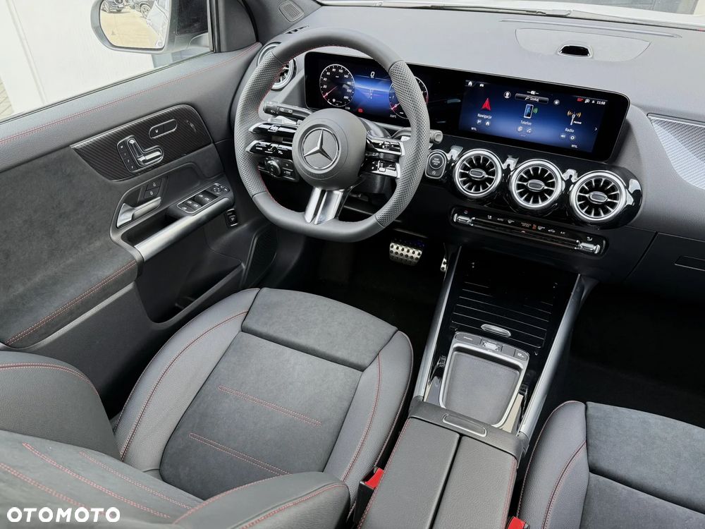 Mercedes-Benz GLA - 12