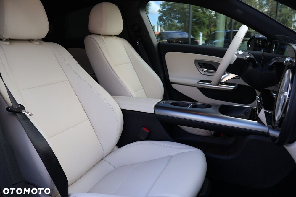 Mercedes-Benz CLA - 12