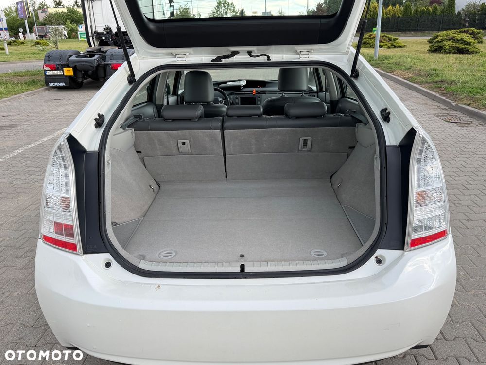 Toyota Prius 1.8 HSD Premium - 24