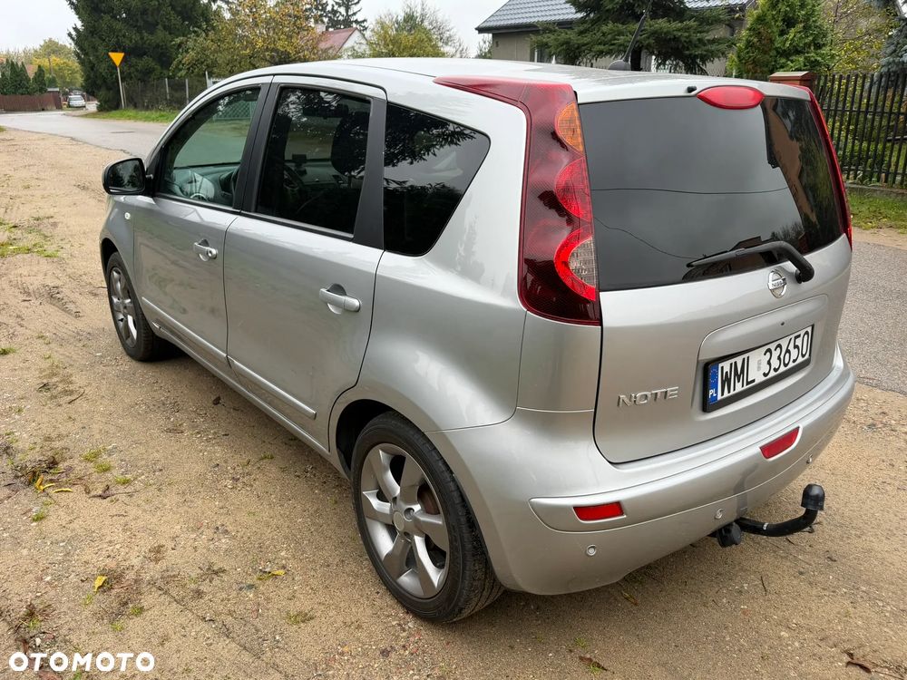 Nissan Note 2010 photo 4
