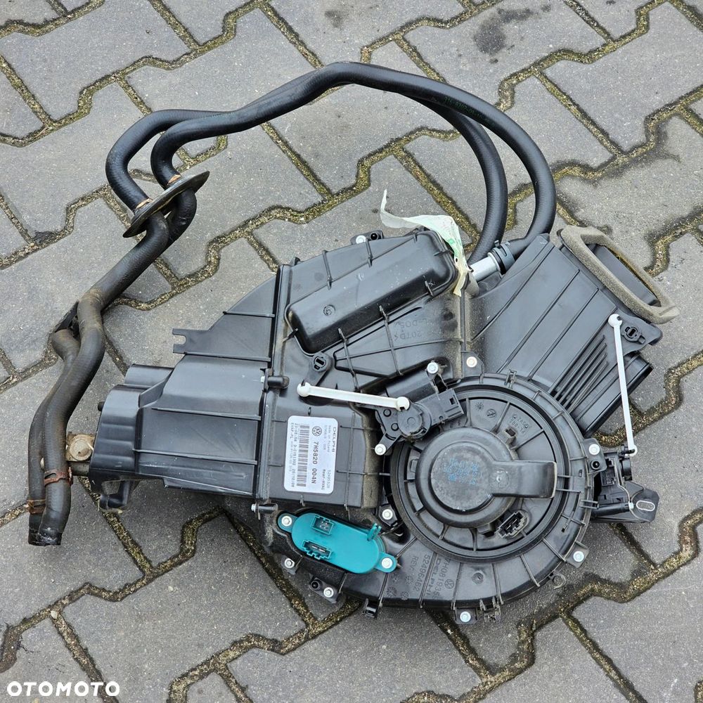 VW T5 MULTIVAN nagrzewnica tył 7H5820004N - 1