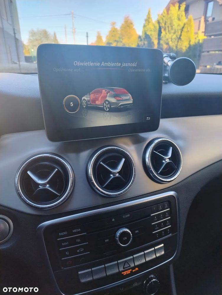 Mercedes-Benz CLA 180 7G-DCT UrbanStyle Edition - 26