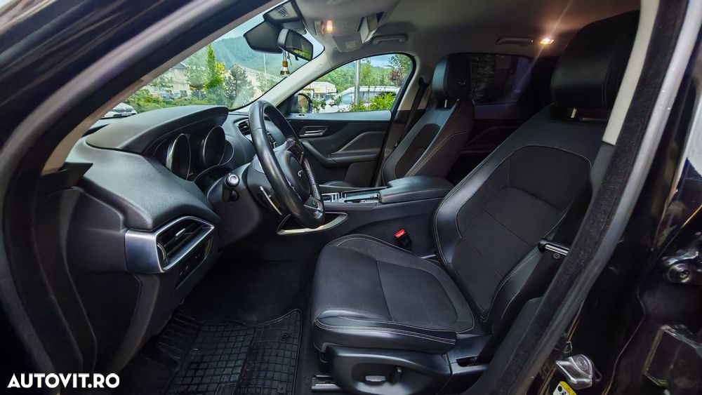 Jaguar F-Pace 25d AWD R-Sport - 23