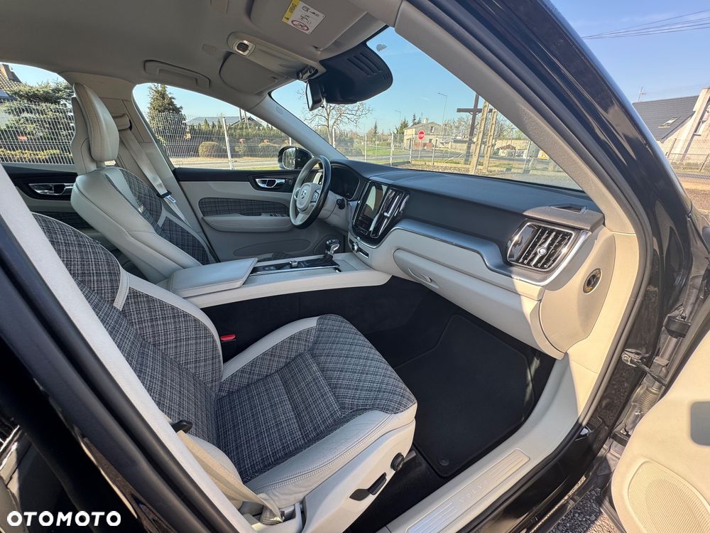 Volvo XC 60 D4 AWD Geartronic Momentum - 26