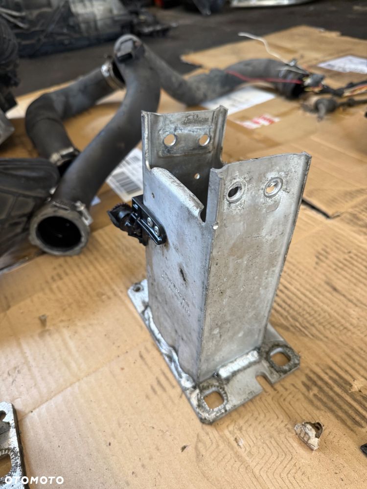 Audi a4b8  Moduł sterownik drzwi lewy przód 8T0959793 - 100 złoty  Panel klimatyzacji 8K1820043AG - 150 złoty  Silniczek wycieraczek 8K1955119A - 100 złoty  Panel sterowania 8K0864261 - 100 złoty  Panel przycisk ESP 8K0959673 - 100 złoty  Wyświetlacz Navi 8T0919603G - 100 złoty  Moduł sterowania gateway - 100 złoty  Moduł komfortu 8K0907063DH - 200 złoty  Moduł sterownika hamulca ręcznego 8K0907801L - 100 złoty  Komputer sterownika silnika 0281018576 - 100 złoty  Włącznik przełącznik świateł 8K0941531AR - 100 złoty  Radio 8R1035186F - 200 złoty  Licznik obrotomierz 8K0920901G - 200 złoty pęknięty  Moduł sterownik komfortu 8K0907064GD - 150 złoty  Pompa sterownik abs 8K0907379CH - 250 złoty  Audi a4b8 lift 8K5945096AC - 500 złoty                          8K5945095AC - 500 złoty  Strefa zgniotu lewa prawa 8K0607133D - 100 złoty                                                8K0807134D- 100 złoty  Kierownicą powietrza 8K0129739A - 100 złoty   Obudowa filtra powietrza 8K0133837BF - 150 złoty  Hak a4b8 - 250 złoty  Belka zderzaka przód 8K0807113F - 250 złoty  Moduł sterownik wentylatora chłodnicy 8K0959501F - 200 złoty  Pas przedni wzmocnienie czołowe belka zderzaka  993329B - 800 złoty  Grill Audi a4b8 8K0853651E - 400 złoty  Czujnik ciśnienia 0281002977 - 100 złoty  Dwie rury węże od wody - 100 złoty za sztukę - 19