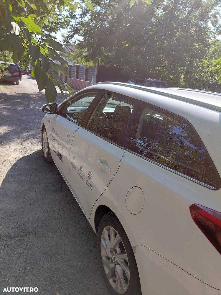 Toyota Auris 1.8 L VVT-i Luna - 4