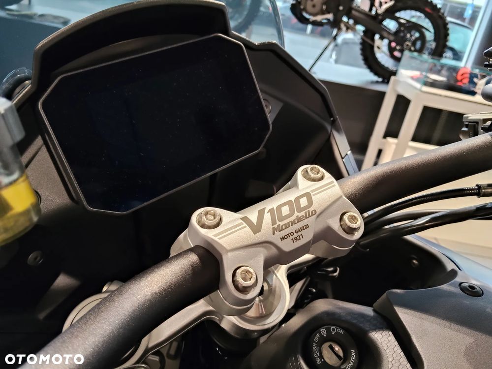 Moto Guzzi V100 Mandello - 8