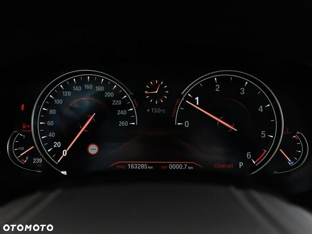BMW Seria 5 520d xDrive - 23