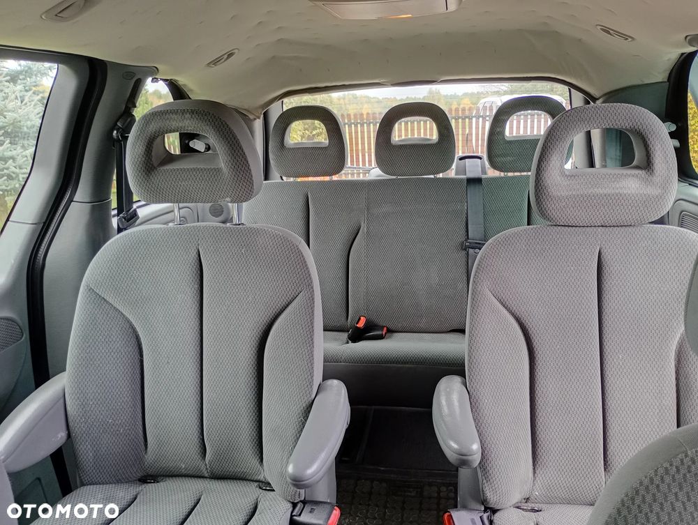 Chrysler Voyager 2.4 SE - 10