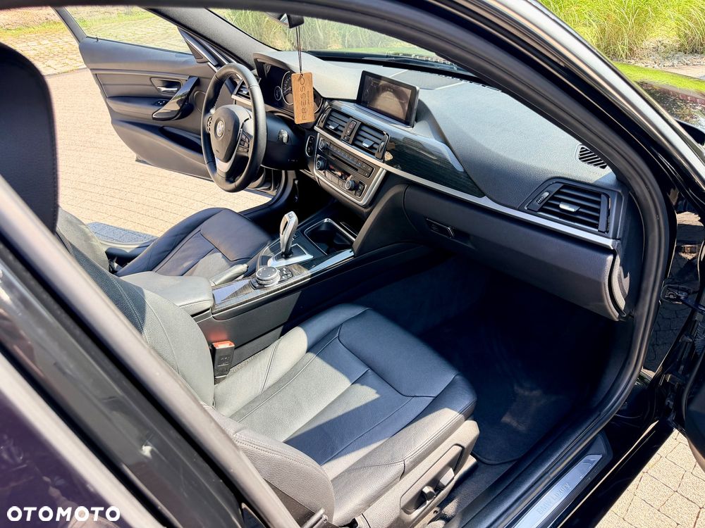 BMW Seria 3 328i xDrive Luxury Line - 15