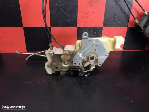 Fecho Porta Frente Esquerdo Isuzu D-Max I Camião De Plataforma/Chassis - 2