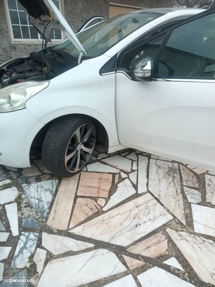 Peugeot 208 1.6 e-HDi Allure - 6