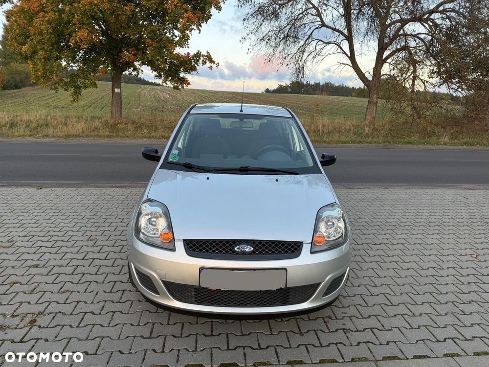 Ford Fiesta 1.4 Ambiente - 2