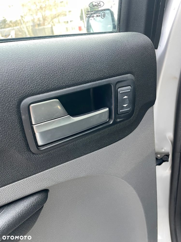 Ford Focus Ghia - 23