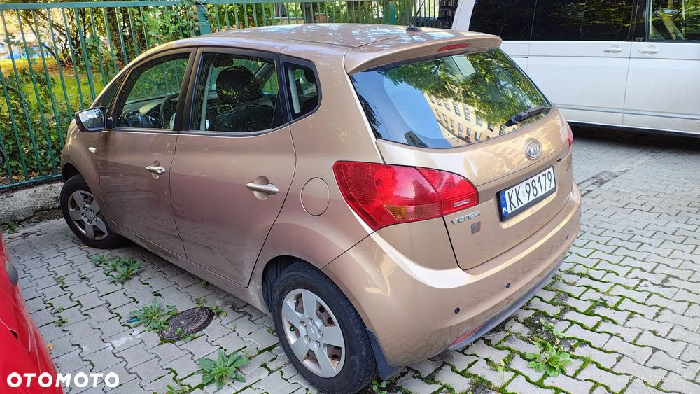 Kia Venga - 10