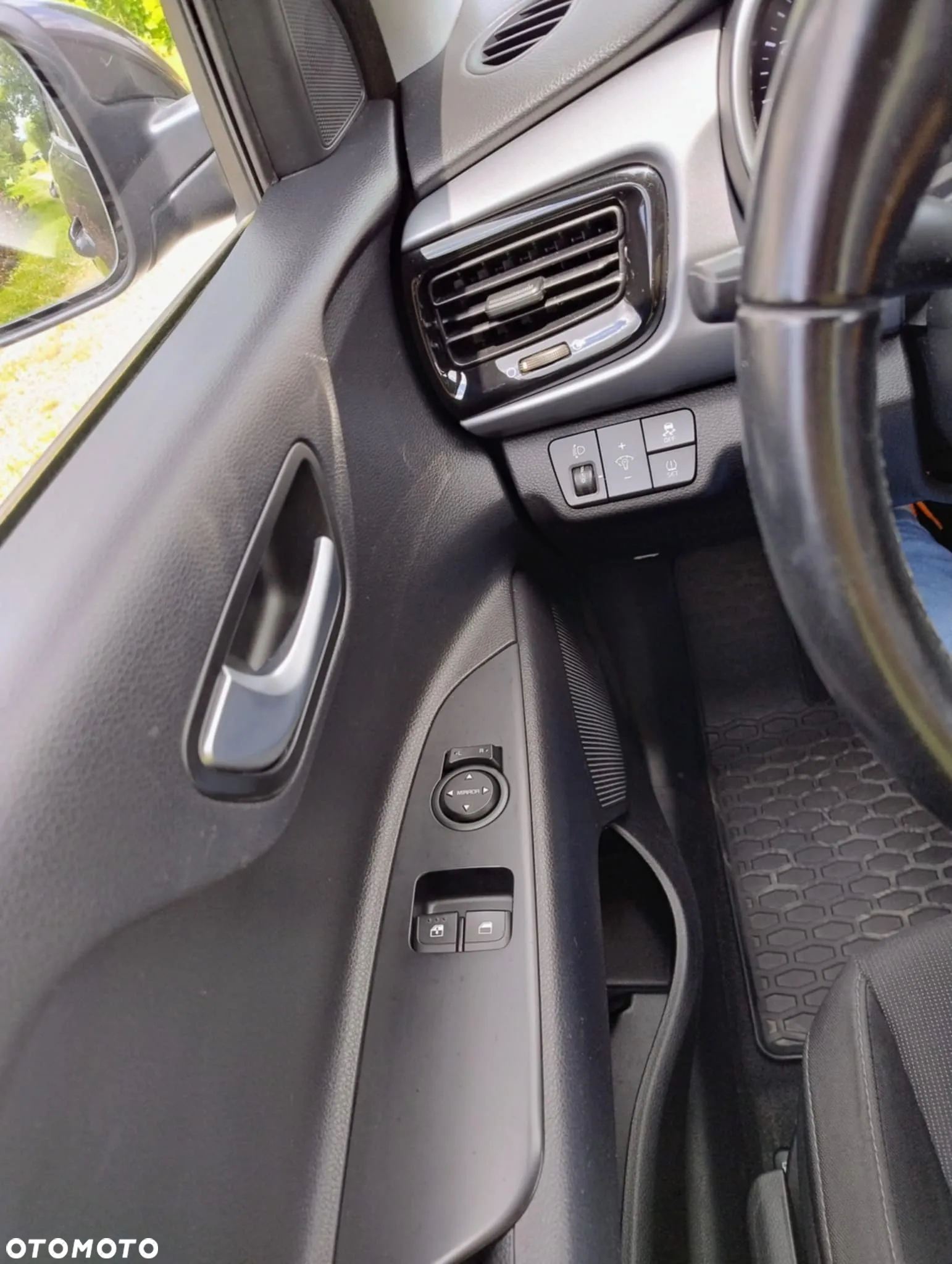 Kia Rio 1.4 L - 5