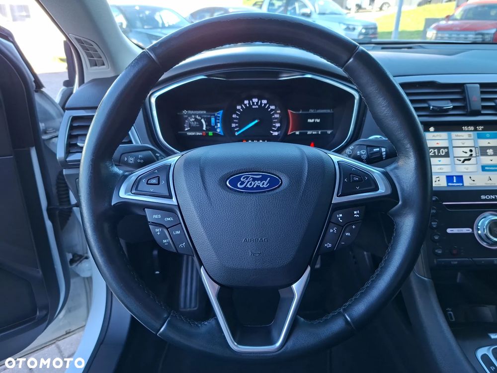 Ford Mondeo 2.0 Hybrid Titanium - 24