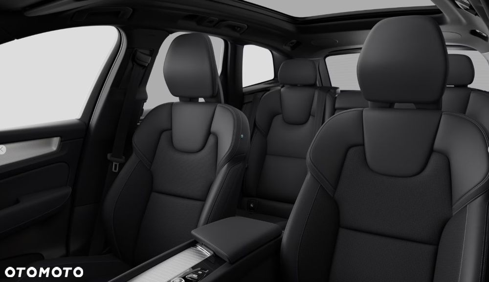 Volvo XC 60 T6 Plug-In Hybrid AWD Ultra Black Edition - 17