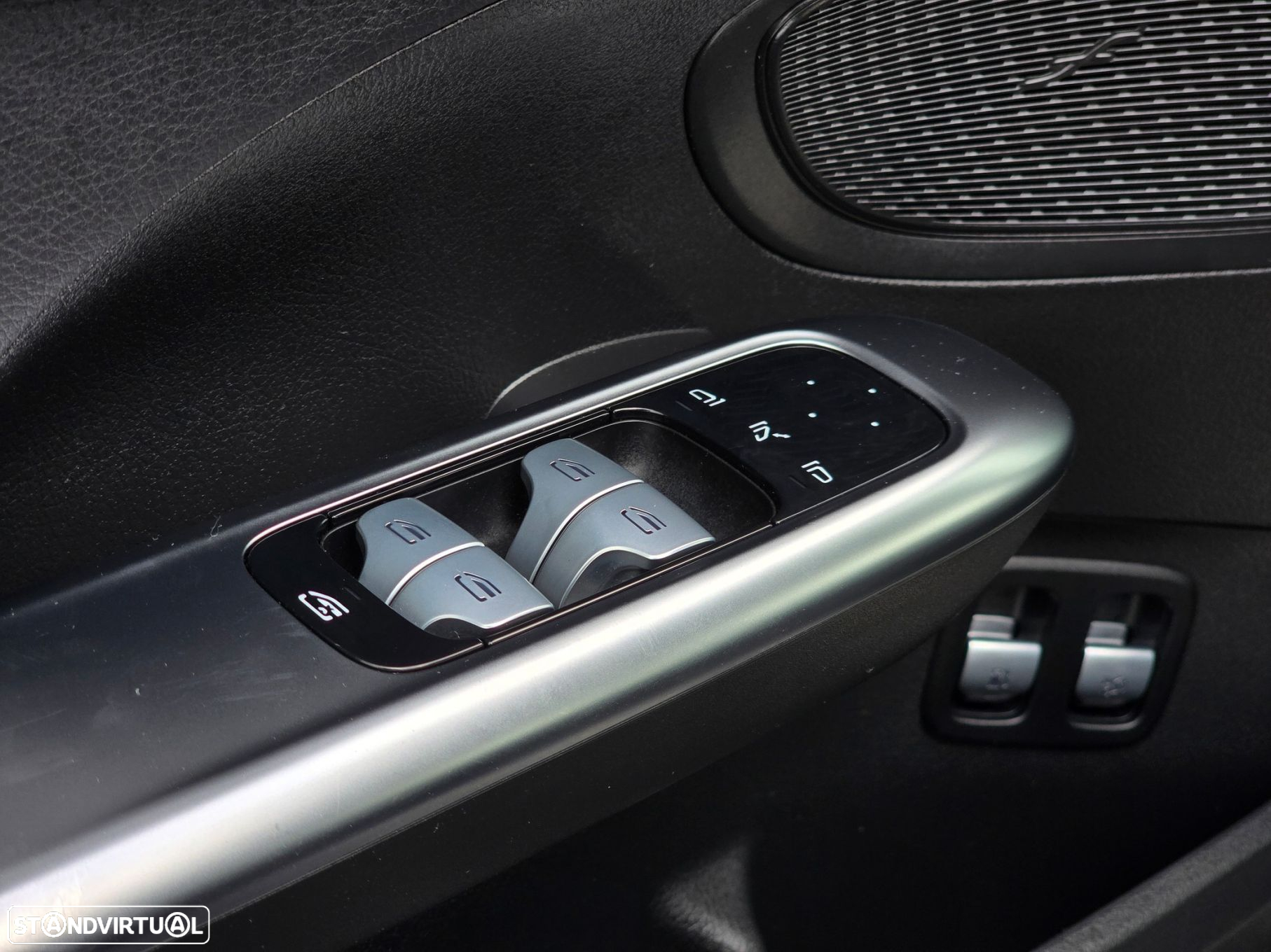Mercedes-Benz C 300 e AMG Line - 26