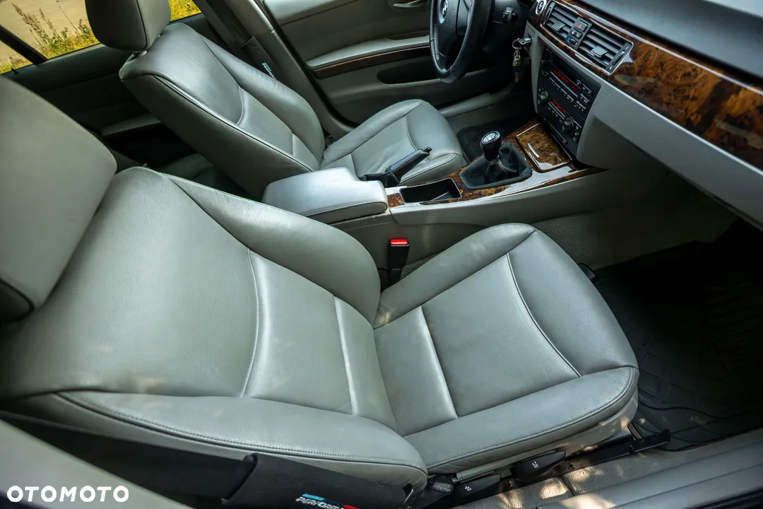 BMW Seria 3 320i - 7