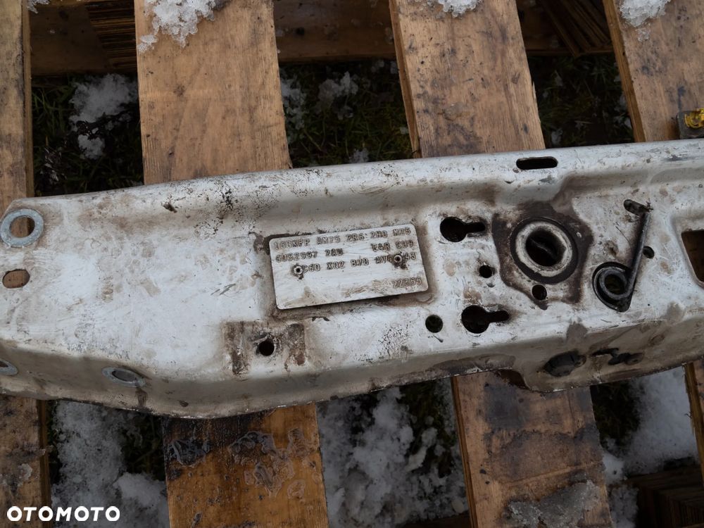 Pas przedni górny Opel Zafira B Z157 - 2