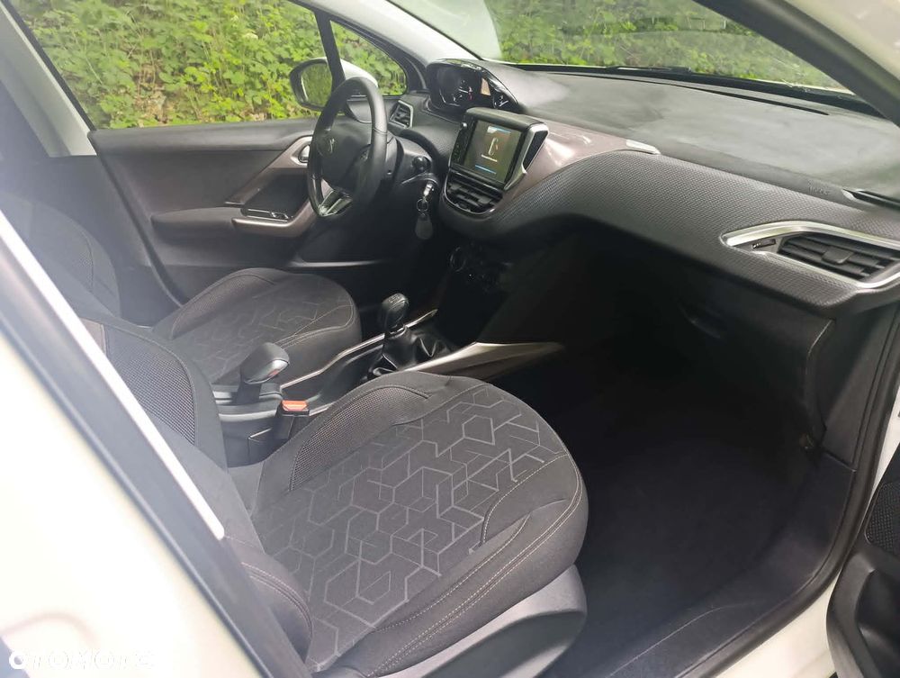 Peugeot 2008 1.2 Pure Tech Style - 2