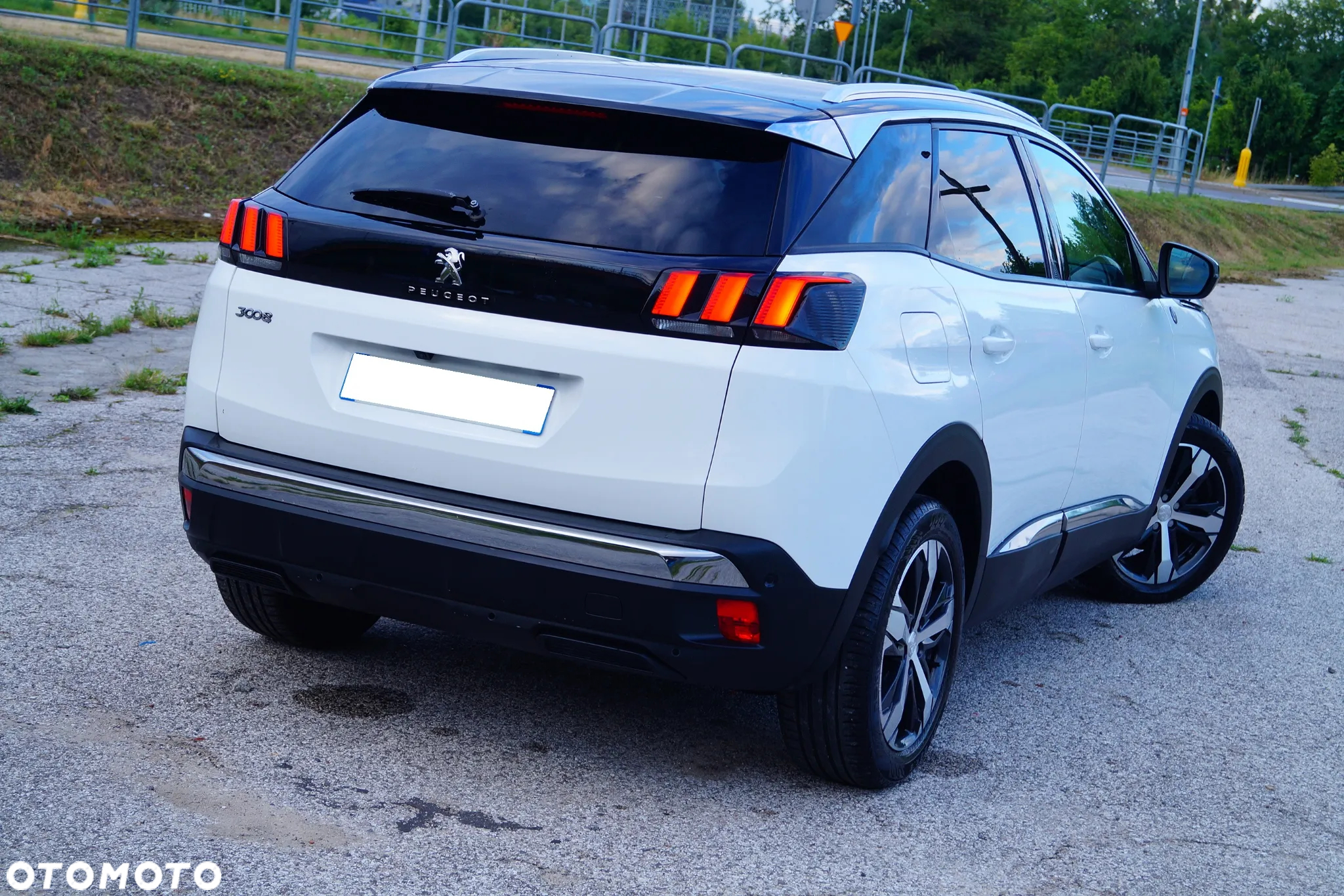 Peugeot 3008 1.5 BlueHDi Allure S&S EAT8 - 3