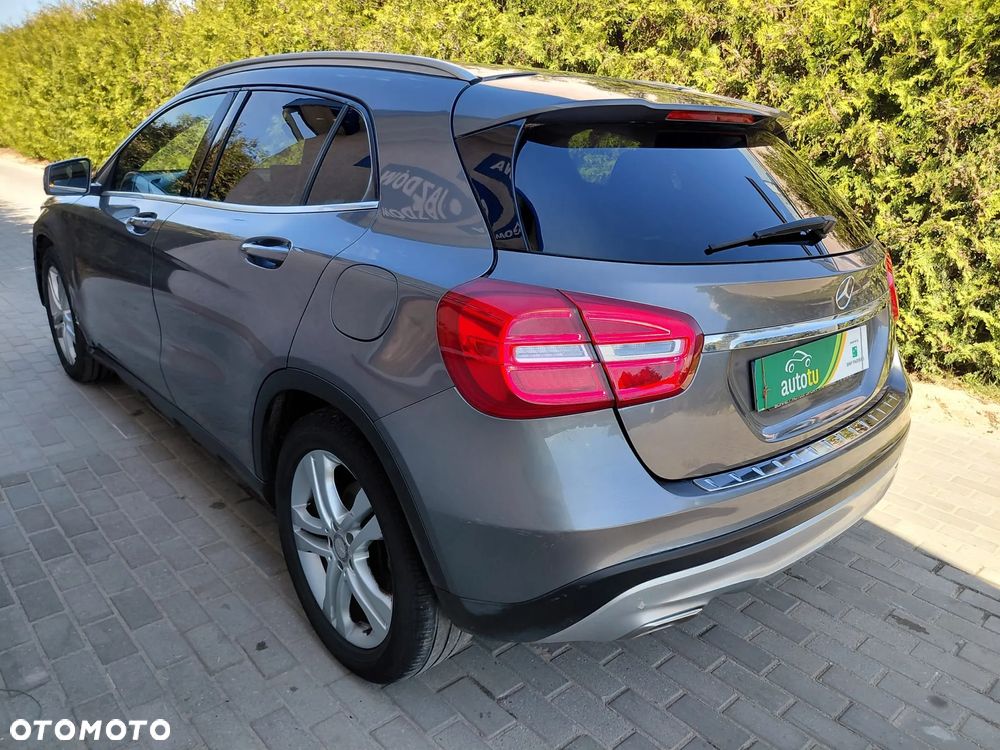 Mercedes-Benz GLA - 10