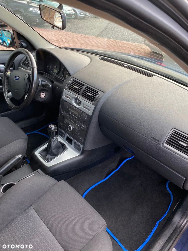 Ford Mondeo 1.8 Titanium - 11