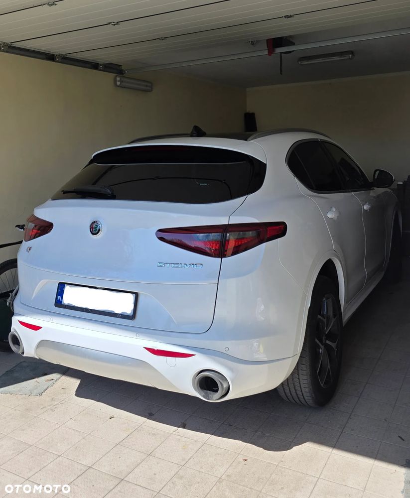 Alfa Romeo Stelvio 2.0 Turbo 16V AT8-Q4 Ti - 23
