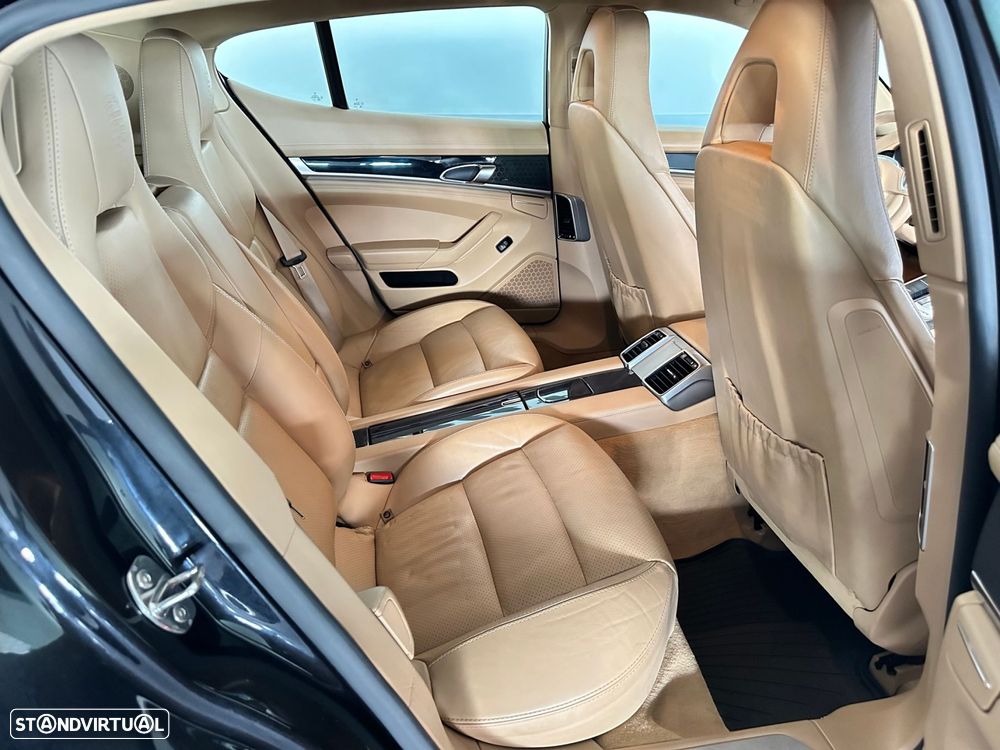 Porsche Panamera 4 PDK - 33