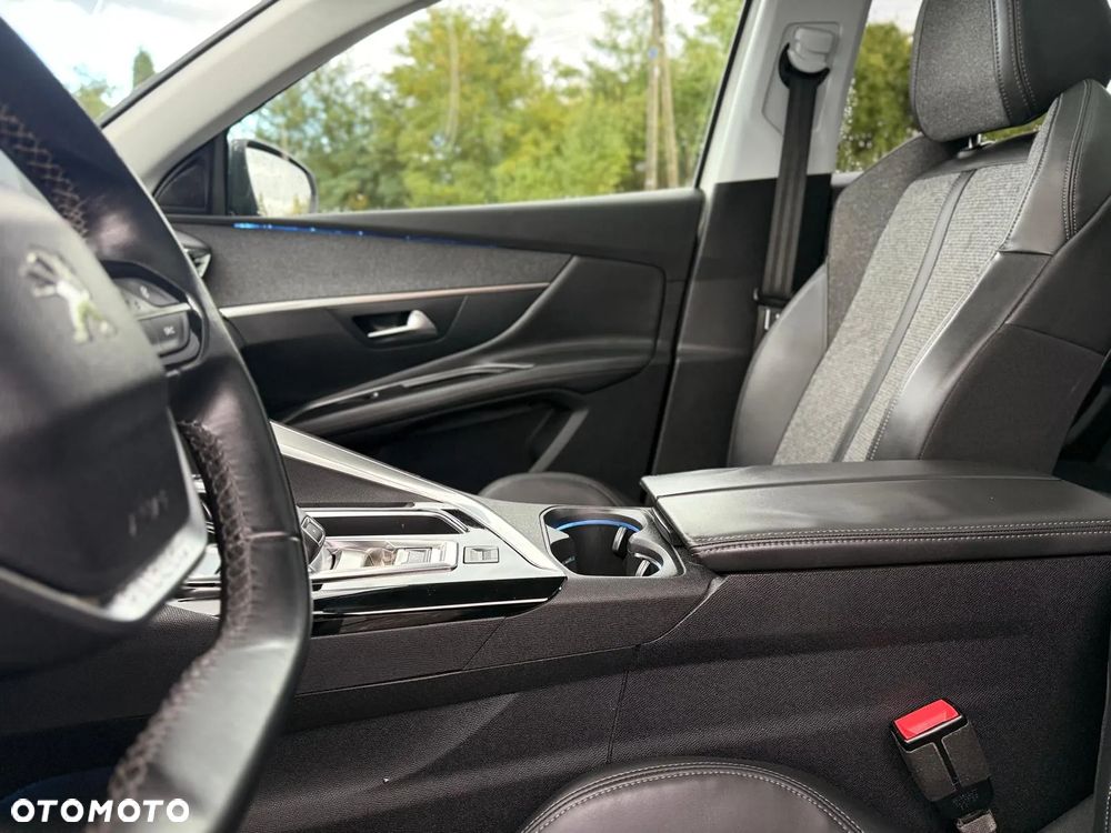 Peugeot 3008 1.2 PureTech Allure S&S EAT8 - 24