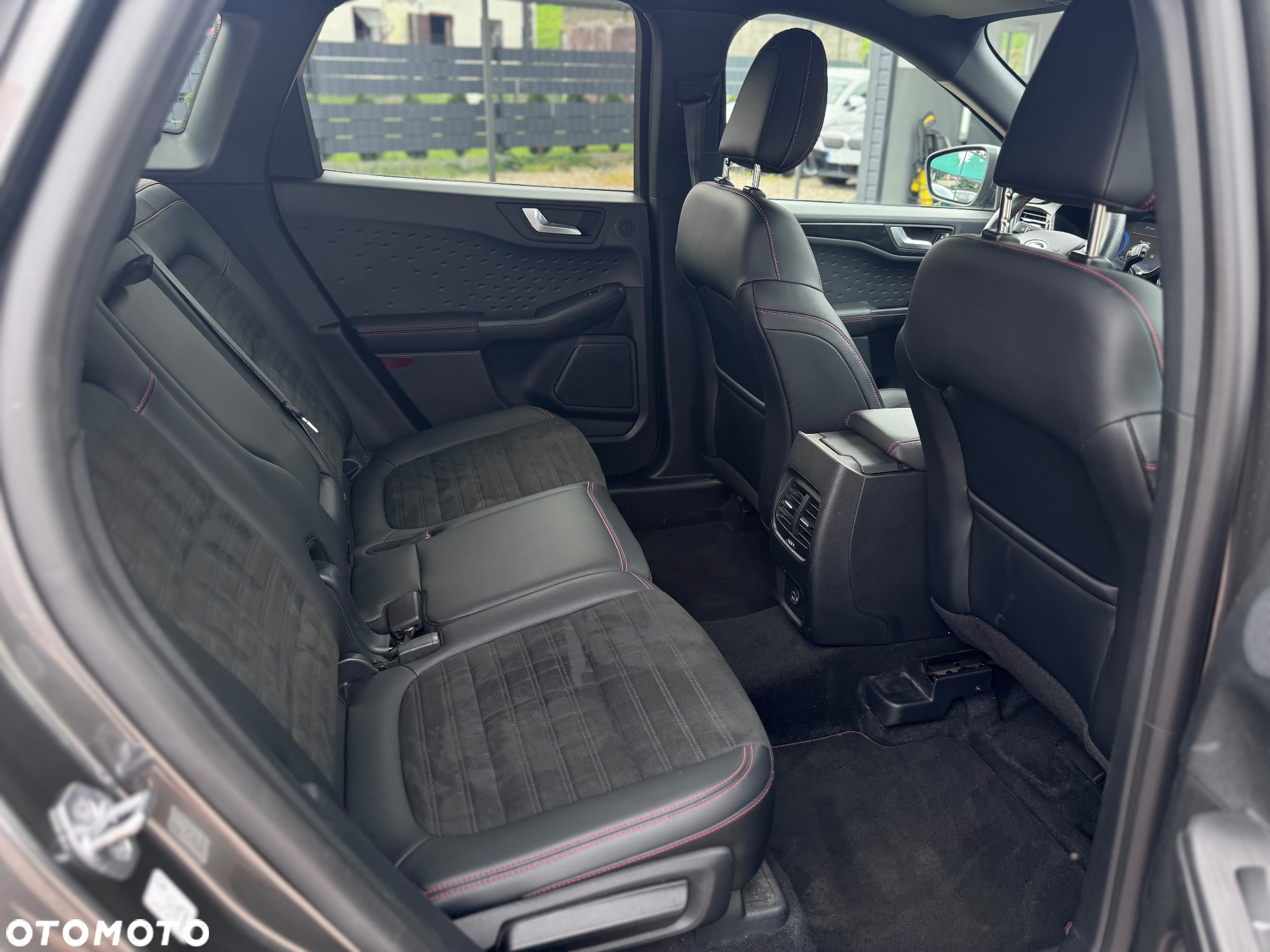 Ford Kuga 2.0 EcoBlue 4x4 ST-LINE X - 25