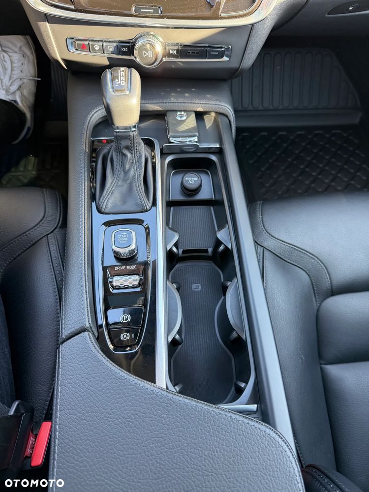 Volvo V90 Cross Country - 25