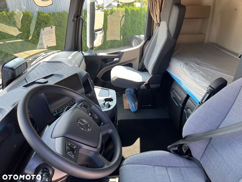 Mercedes-Benz ACTROS - 13