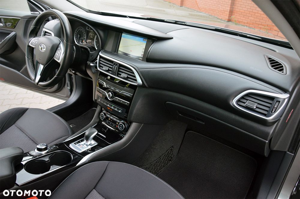 Infiniti Q30 2.2d DCT AWD City Black Edition - 16