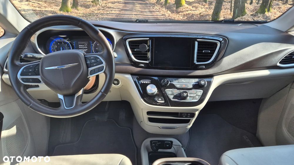 Chrysler Pacifica - 11
