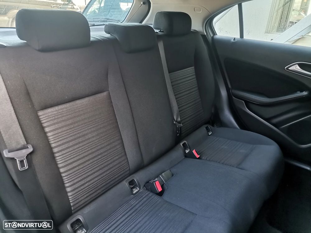 Mercedes-Benz A 180 - 11
