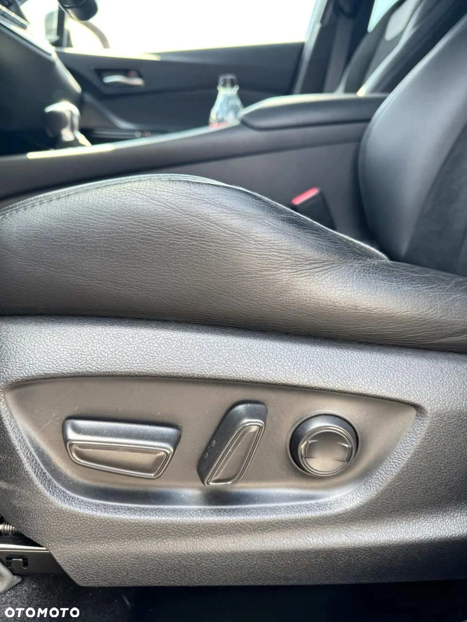 Toyota C-HR Hybrid Lounge - 23