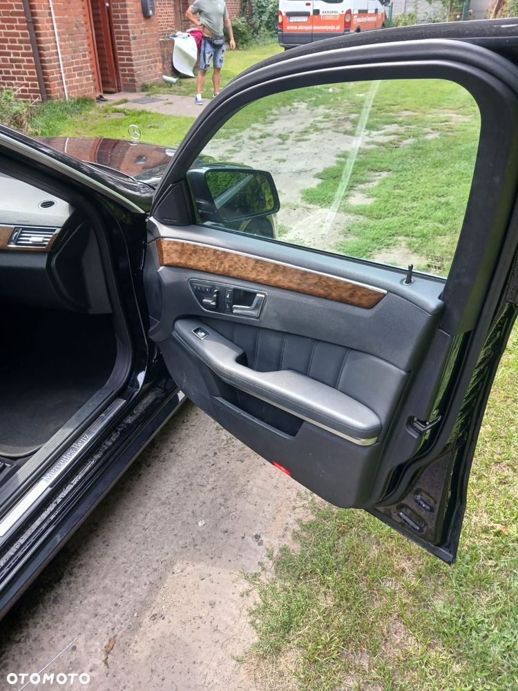 Mercedes-Benz Klasa E 350 4-Matic Classic - 23