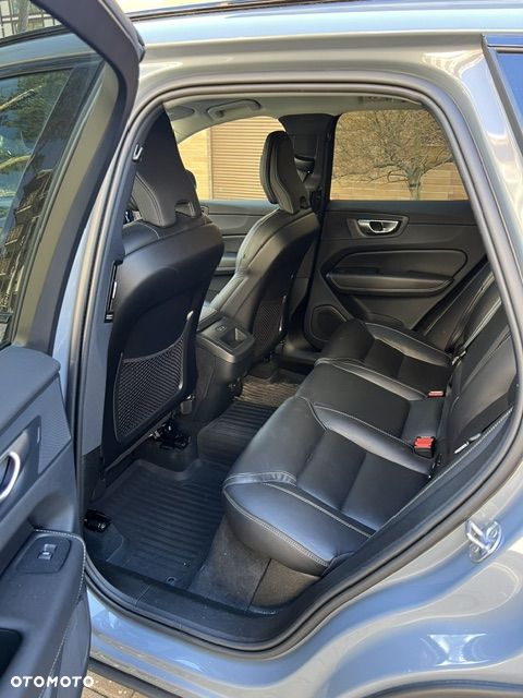 Volvo XC 60 B5 B AWD Plus Bright - 4