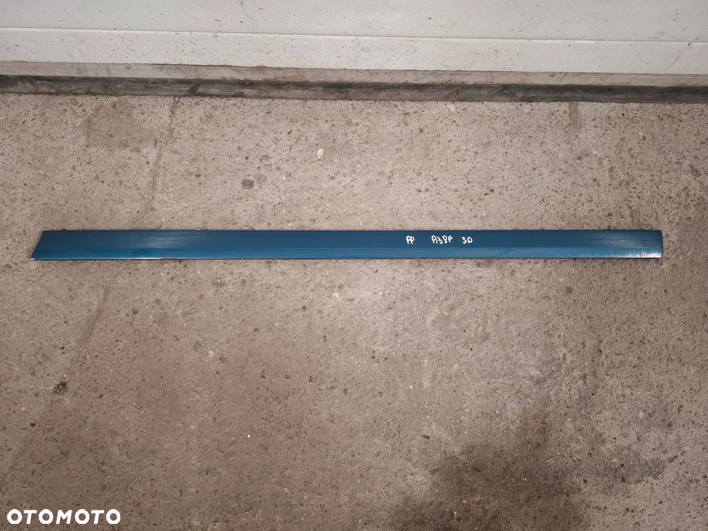 Listwa Drzwi Drzwiowa Prawy Przód Dolna Audi A3 8P 5D Sportback - 1