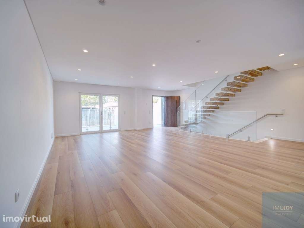 Moradia T4 + 1 com Jardim e Piscina em São Pedro do Estoril - Grande imagem: 4/38