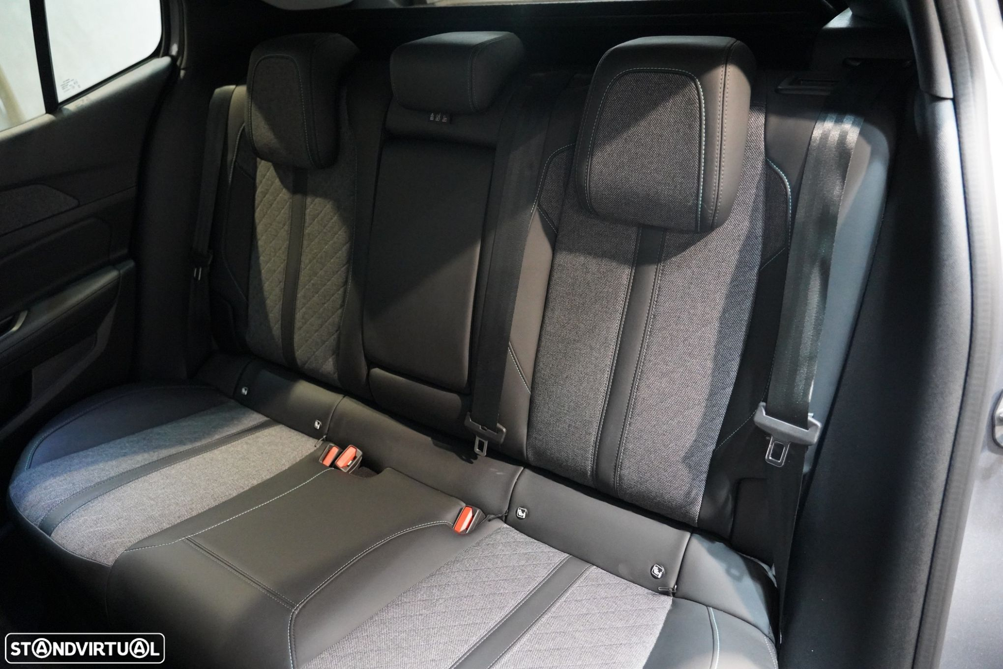 Peugeot 408 1.2 PureTech Allure EAT8 - 25