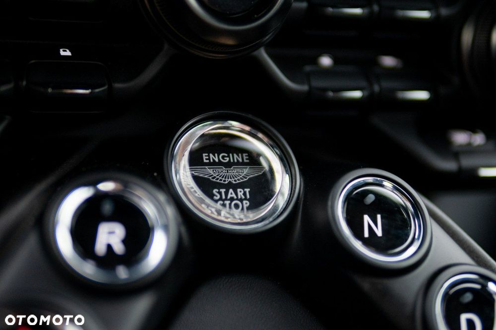 Aston Martin Vantage - 30