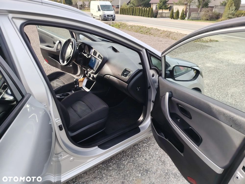 Kia Ceed 1.6 GDI Dream Team Edition - 8