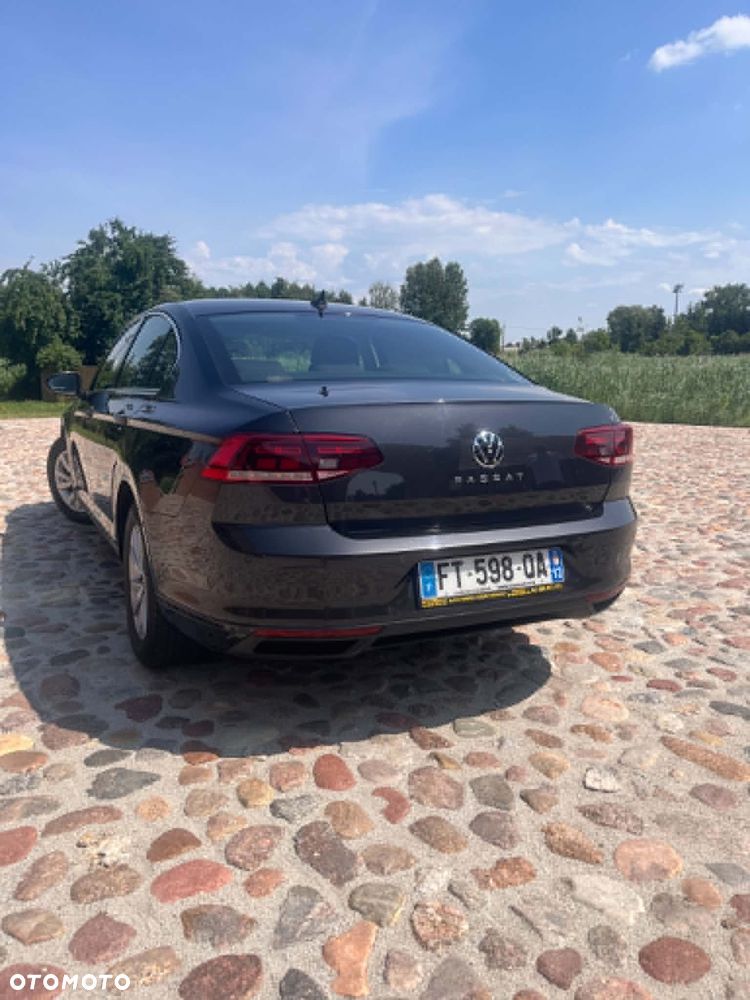 Volkswagen Passat 2.0 TDI SCR DSG Comfortline - 10